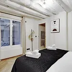 Pick A Flat\'S Apartment In Le Marais - Rue Saint Martin